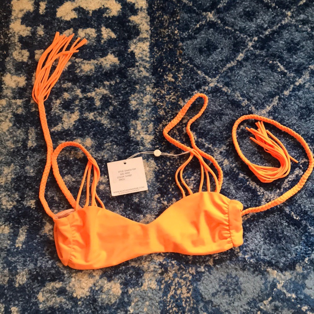 NWT ACACIA Samoa Top